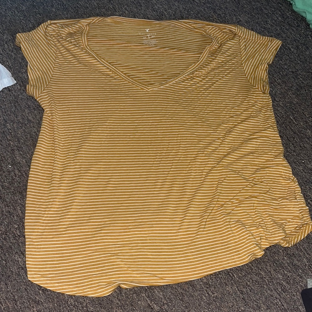 American eagle. Favorite T. Soft. Yellow and white. Size Large.